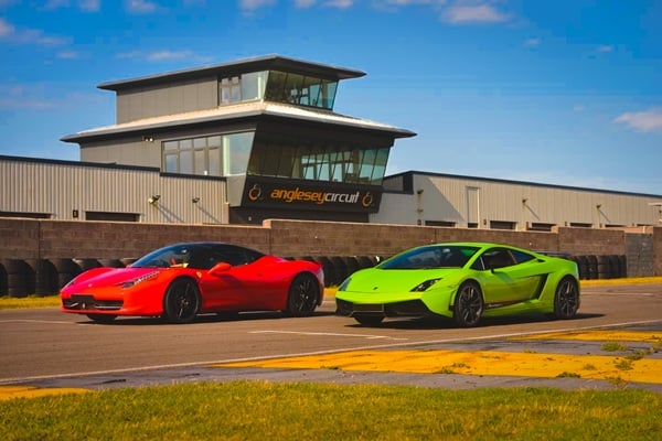 What Are The Best Summer Track Day Experience Venues?