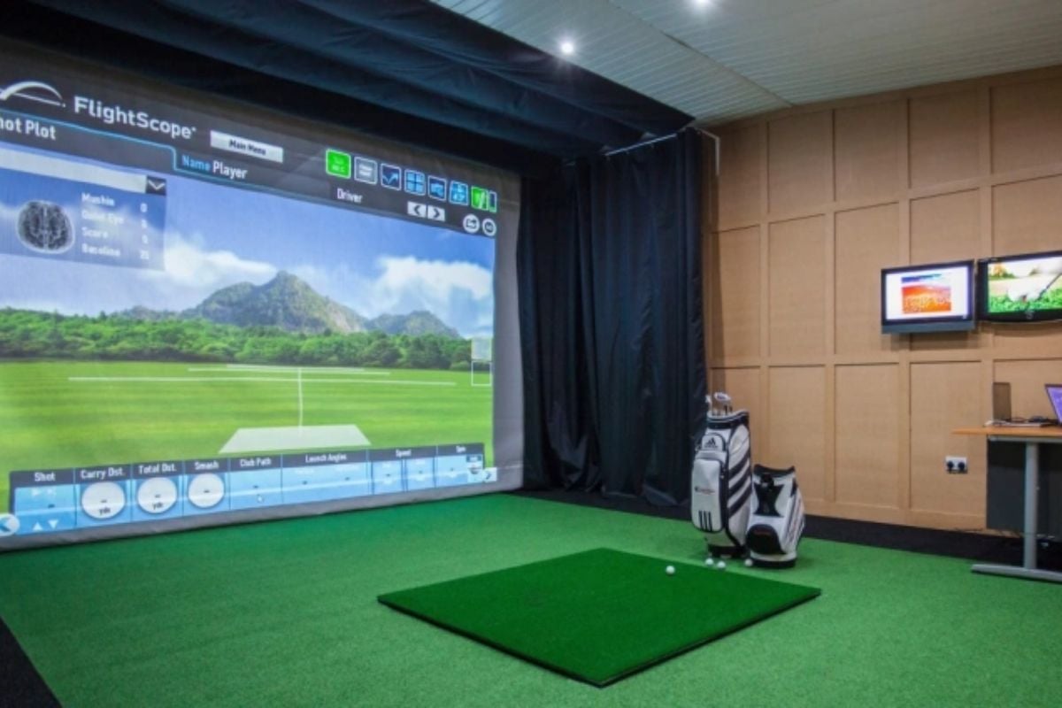 1 Hour Golf Simulator Experience in Cheshire Experience from Trackdays.co.uk