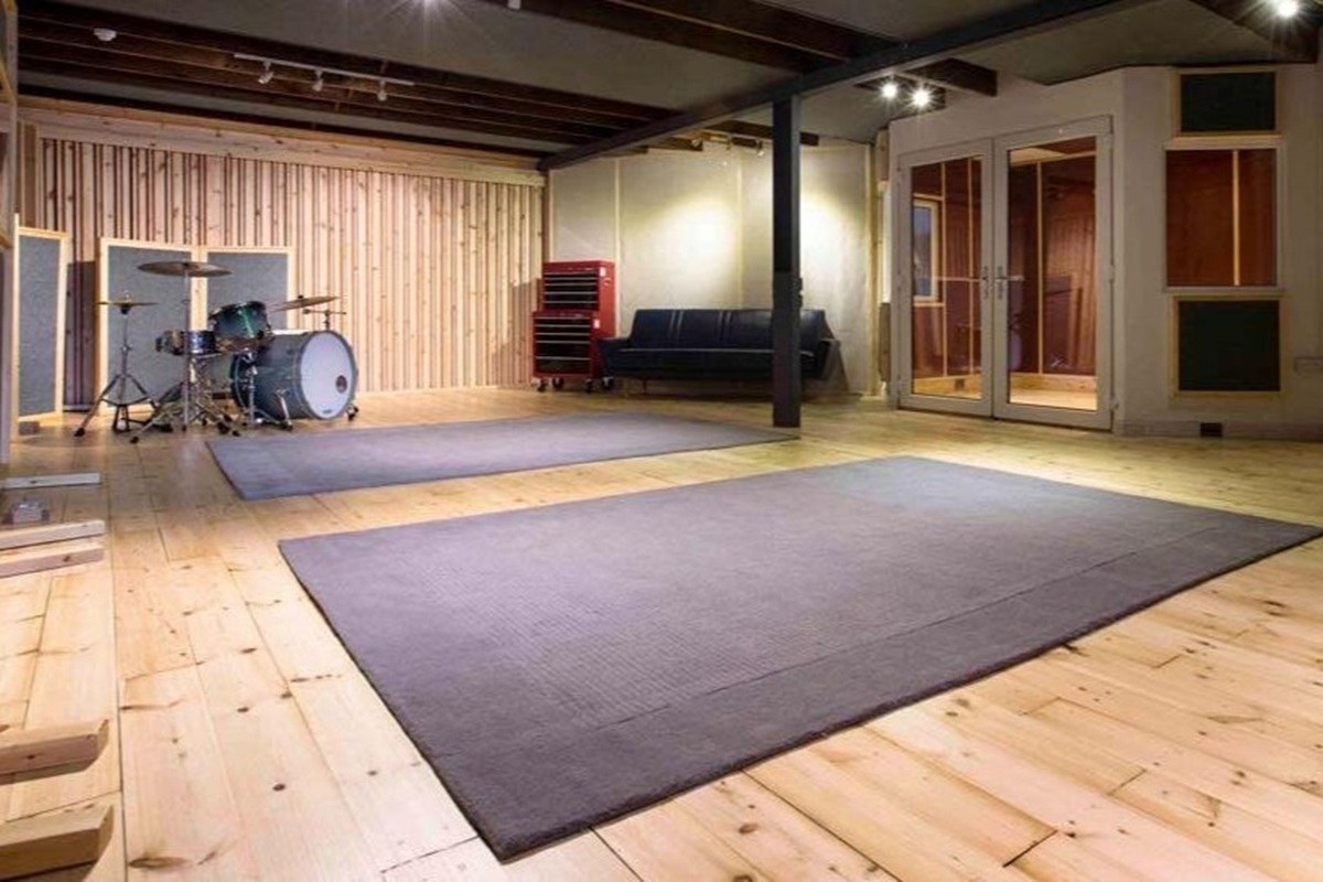 1 Hour Recording Studio Experience in Newcastle Driving Experience 1