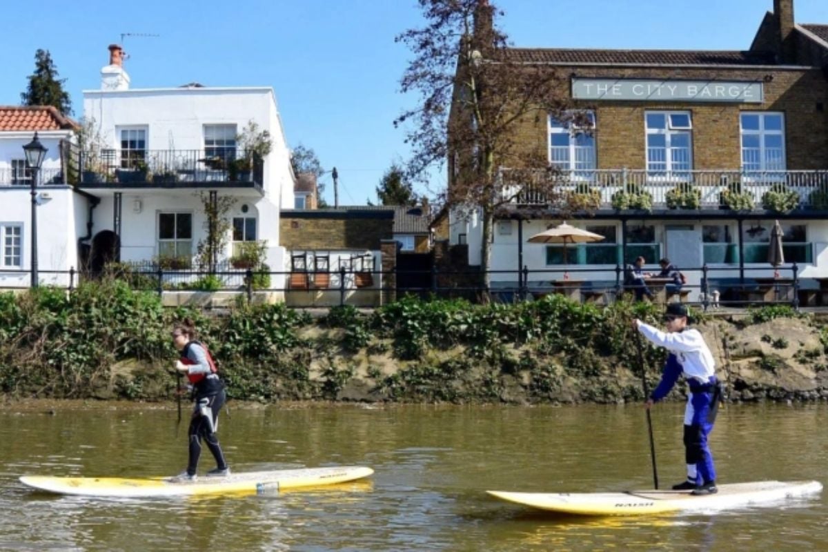 2 Hour Group Trip Introduction to Paddleboarding in London Experience from Trackdays.co.uk