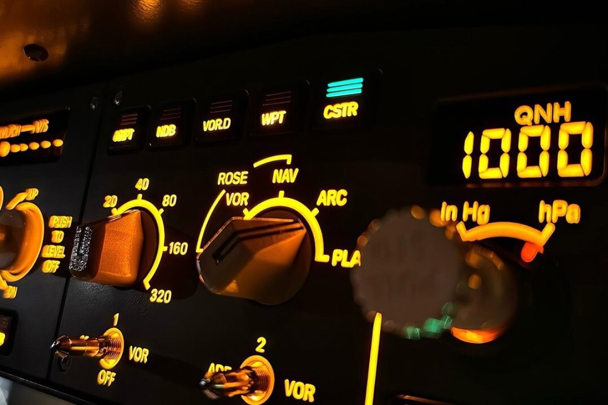 2 x 30 Minute Commercial Flight Simulator Offer - Manchester Experience from Trackdays.co.uk
