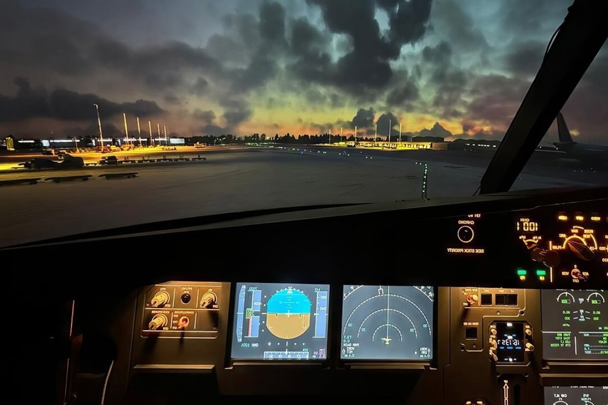 2 x 60 Minute Commercial Flight Simulator Offer - Manchester Experience from Trackdays.co.uk