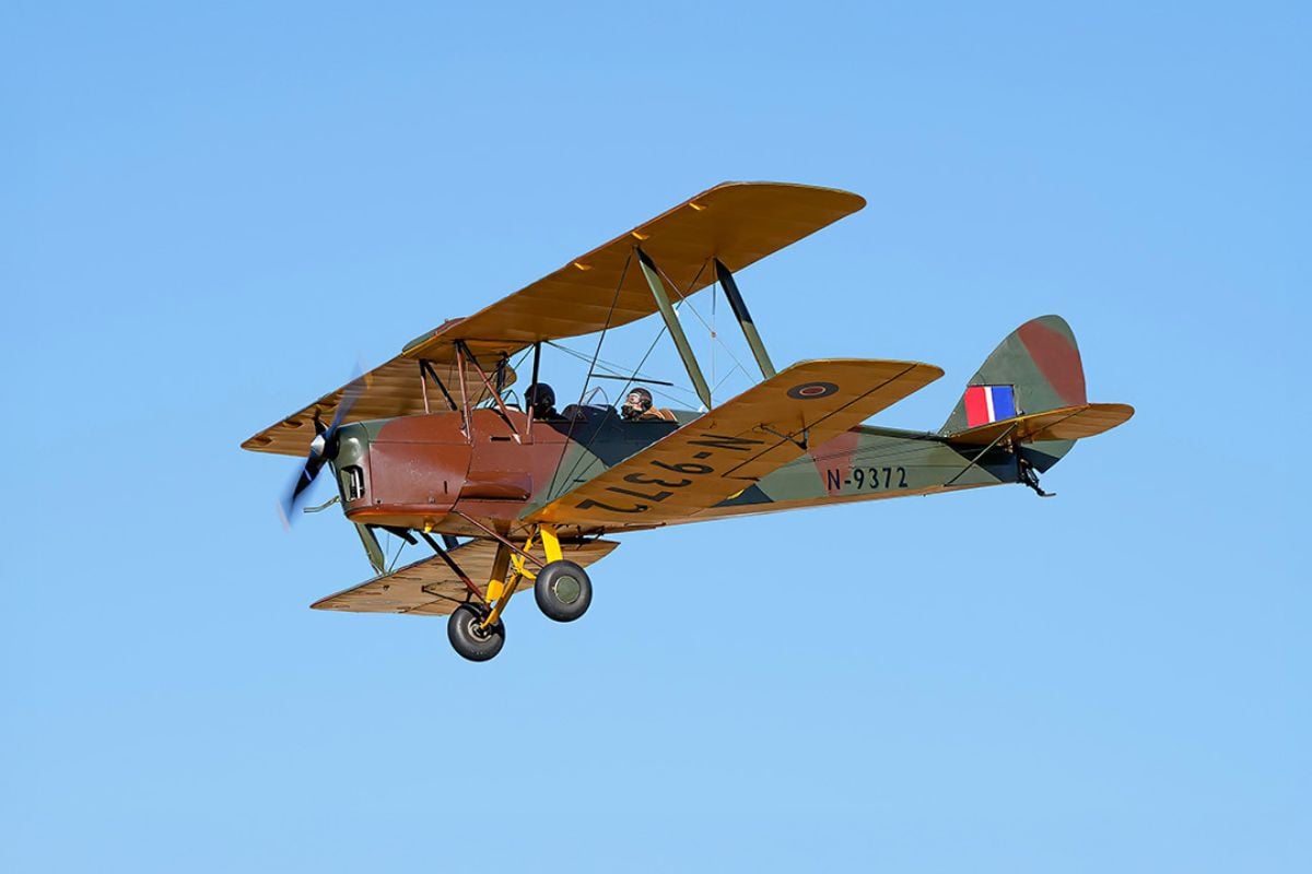 20 Minute Vintage Tiger Moth Flight Driving Experience 1