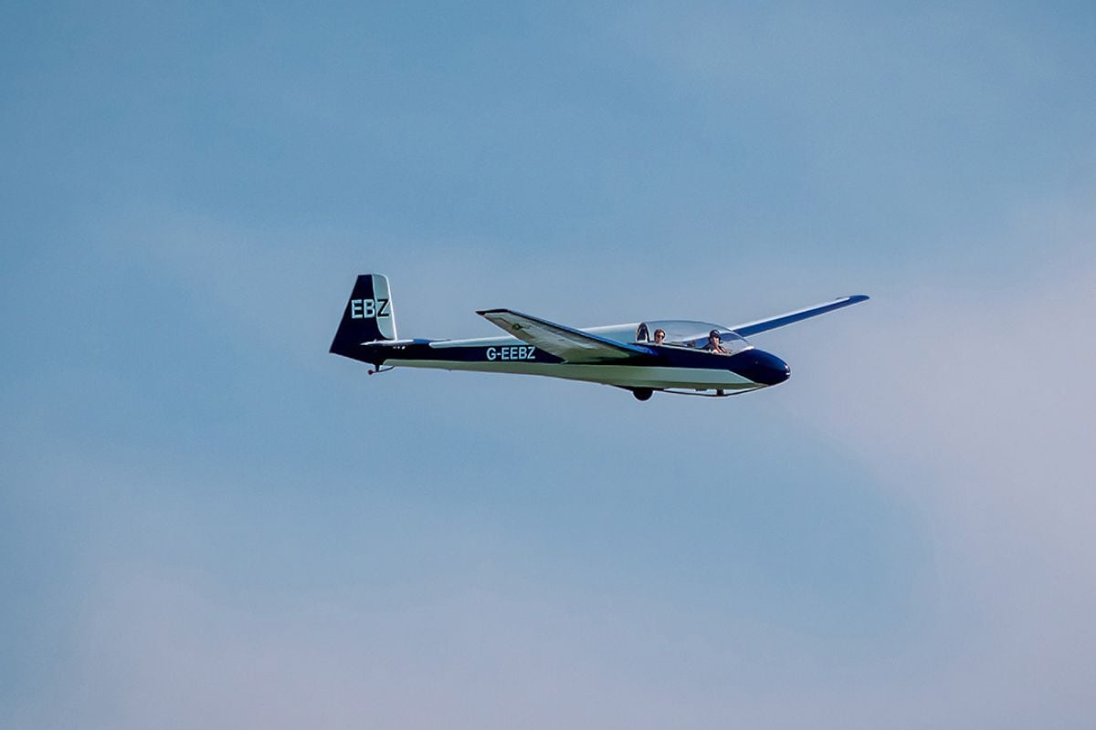 2000ft Aerotow Gliding in Lincolnshire Driving Experience 1