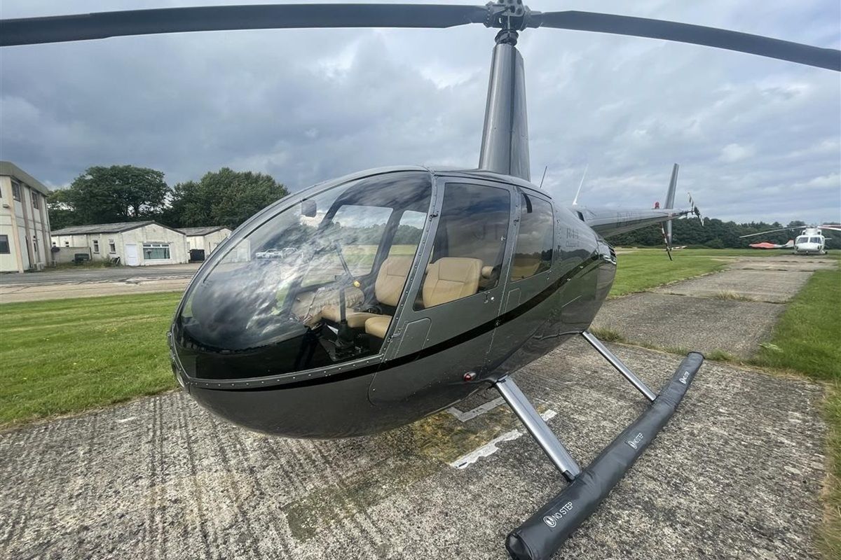 30 Min Helicopter Flying Lesson 4 Seater For One Experience from Trackdays.co.uk
