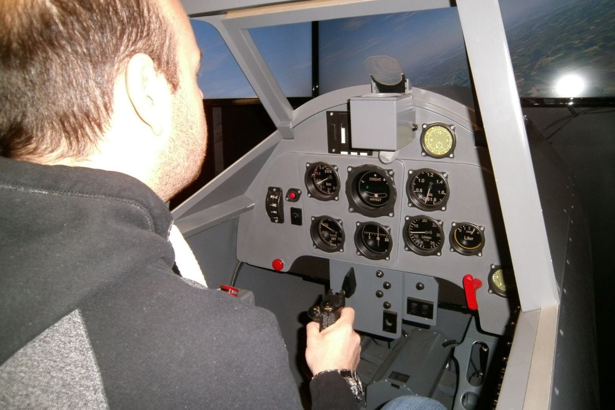 30 Minute Combat Flight for Two Offer Driving Experience 1
