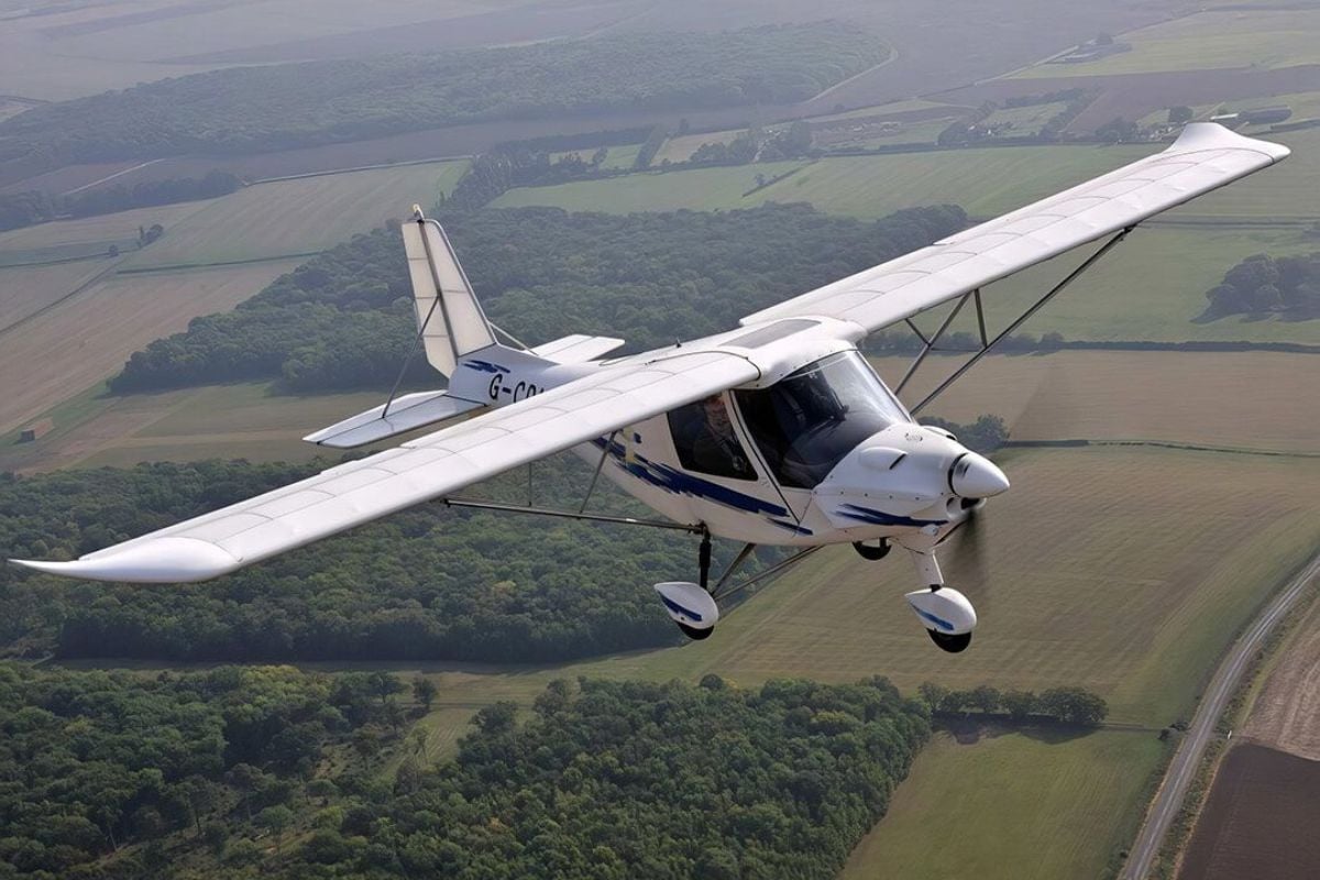 30 Minute Light Sports Trial Flying Lesson in Wiltshire Experience from Trackdays.co.uk