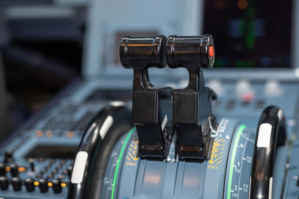 30 Min + 15 Min FREE Airbus Flight Simulator Session OFFER Experience from Trackdays.co.uk