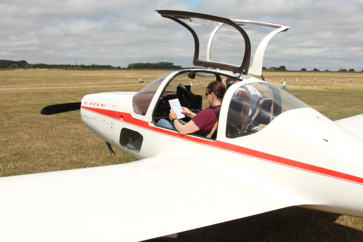 3000ft Gliding Experience In Wiltshire Driving Experience 1