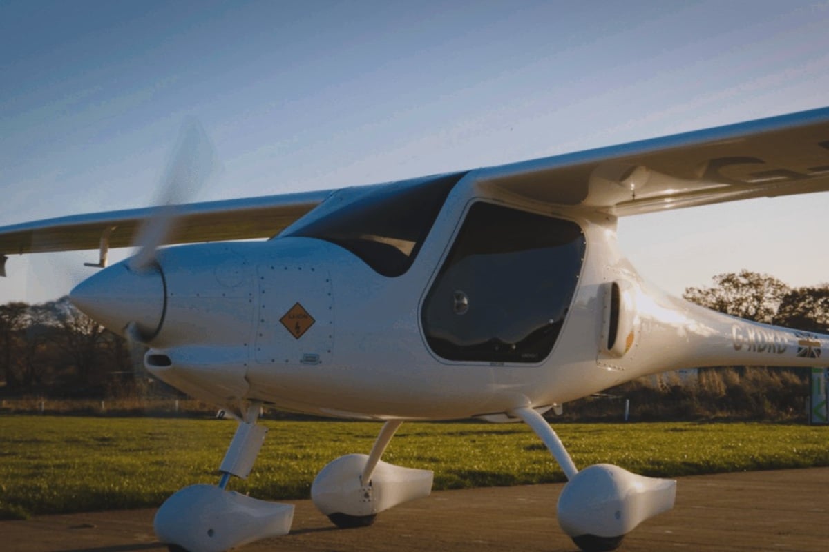 45 Minute Electric Aircraft Flight - West Sussex Driving Experience 1