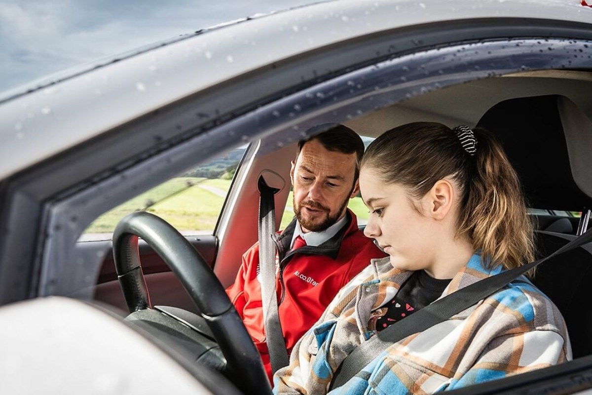 60 Minute Drive Age 10 Lesson - Denbigh Experience from Trackdays.co.uk