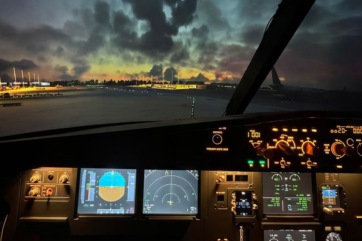 60 Min + 30 Min FREE Airbus Flight Simulator Session OFFER Experience from Trackdays.co.uk