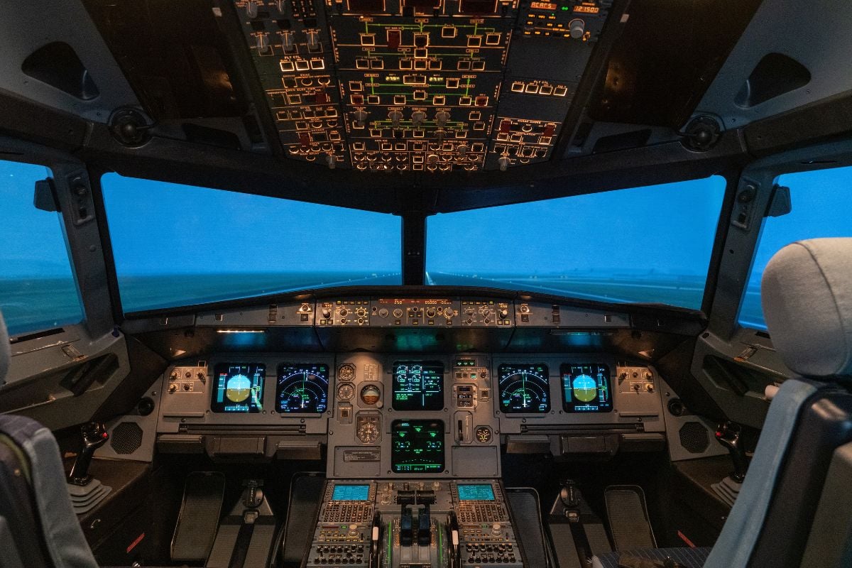 60 Minute Airbus A320 Flight Simulator Session in Exeter Experience from Trackdays.co.uk