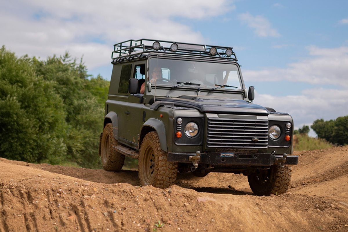 90 Minute Land Rover Off Road Driving in Leicestershire Driving Experience 1