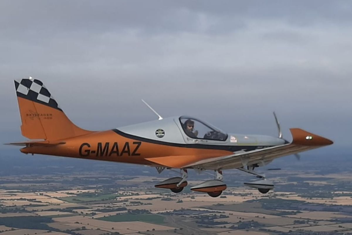 90 Minute Skyleader 400 Exclusive Trial Flight Lesson Experience from Trackdays.co.uk