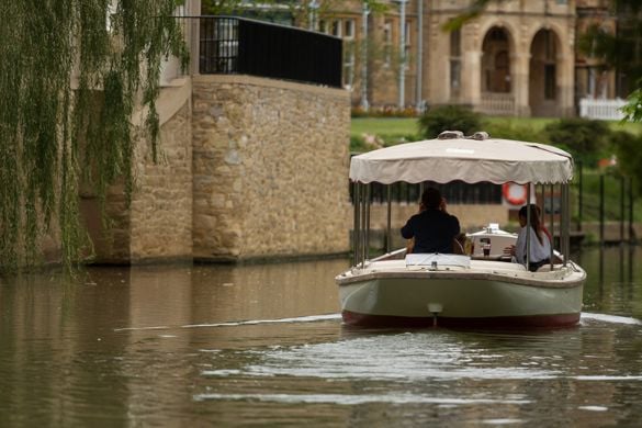A Picnic Cruise on the River Thames (Child Under 12) Driving Experience 1