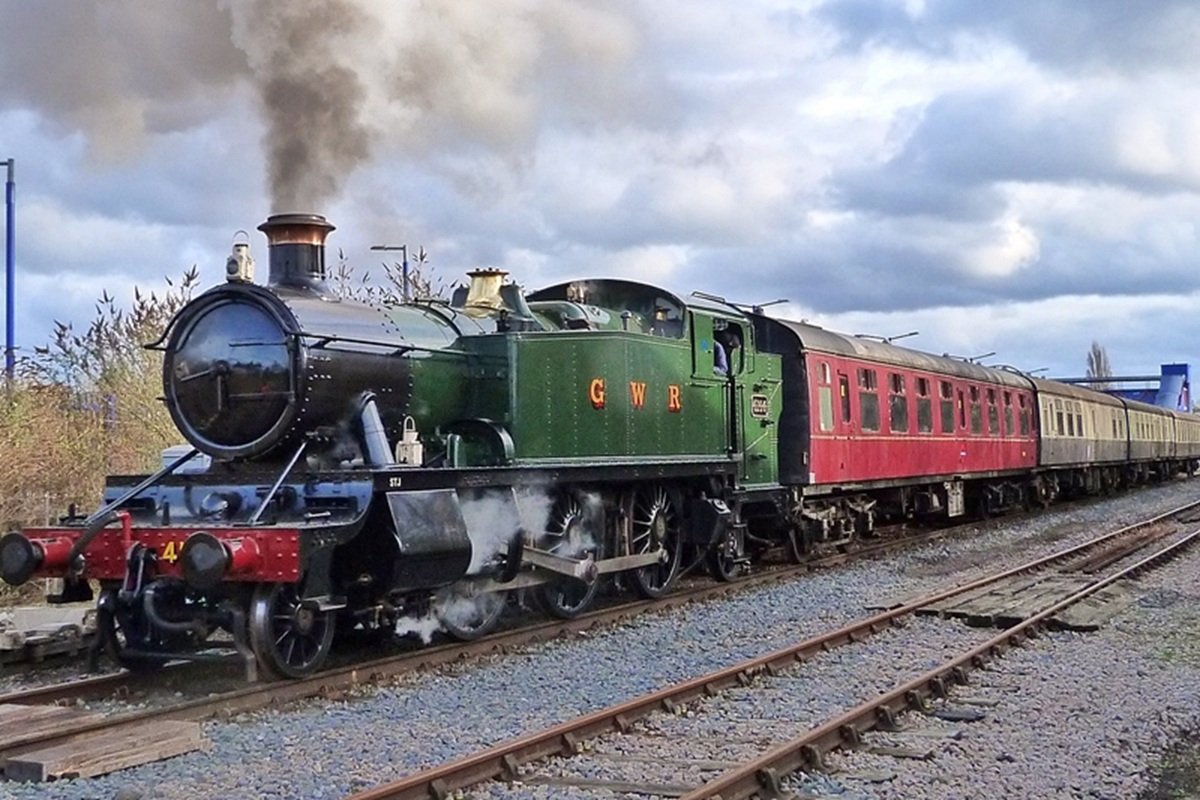 Chiltern Hills Steam Train Experience With Sparkling Cream Tea for 4 Experience from Trackdays.co.uk