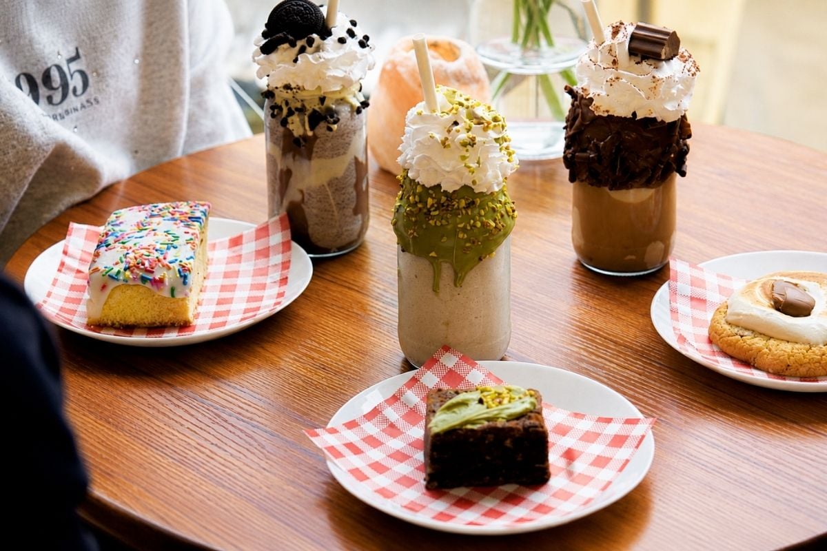 Comfort Cravings: Manchester Food Puzzle Game Driving Experience 1