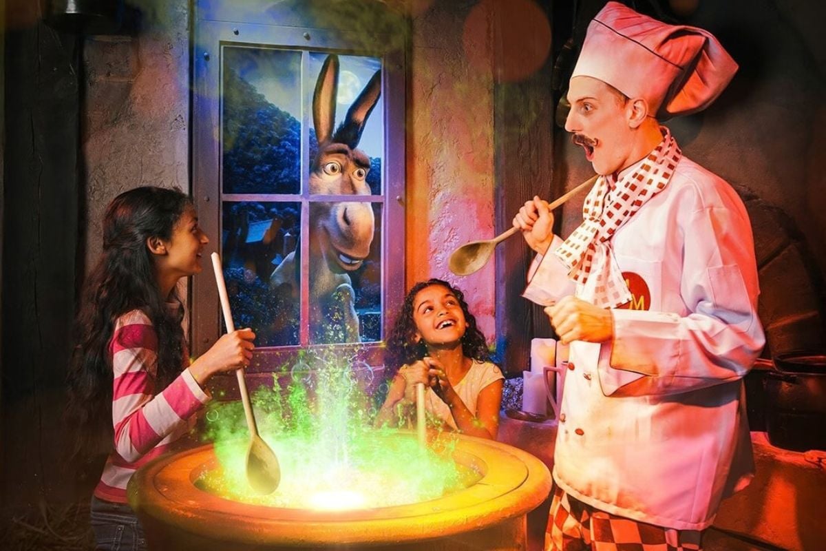 DreamWorks Tours: Shrek’s Adventure! London and Meal for Three Driving Experience 1