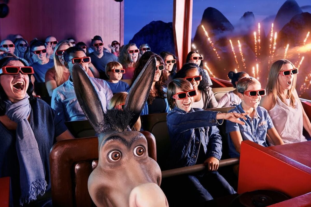 DreamWorks Tours: Shrek’s Adventure! London and Meal for Two Driving Experience 1