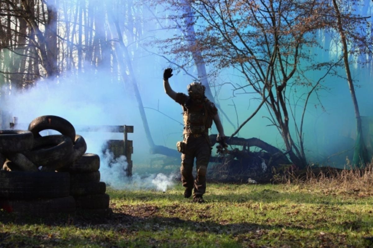 Full Day Paintballing Session in Surrey Driving Experience 1