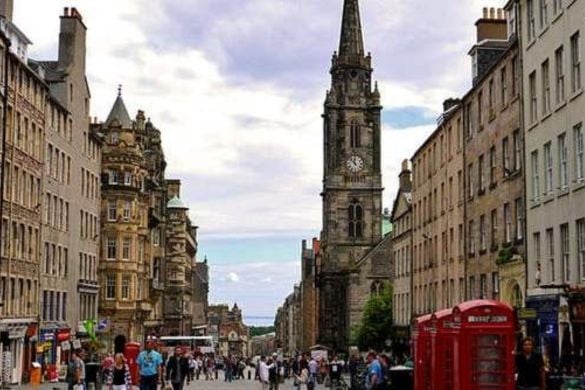 History, Culture & Architecture Tour of Edinburgh Experience from Trackdays.co.uk