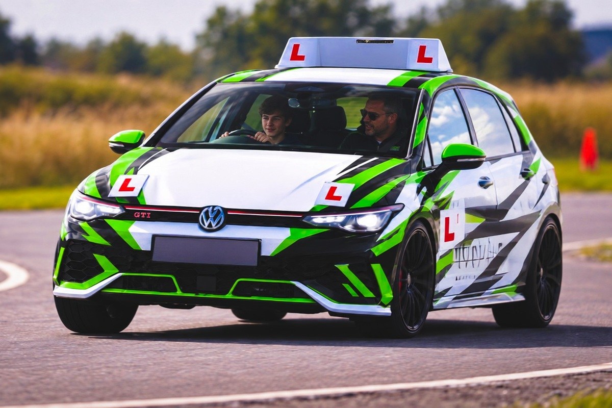 Learner Driver Experience - 6 Miles Experience from Trackdays.co.uk