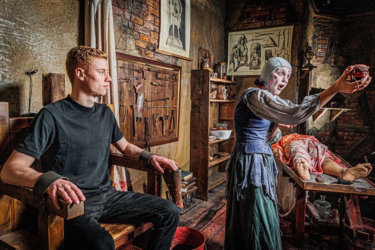 The London Dungeon & Meal for Four Offer (2 Adults and 2 Children) Driving Experience 1