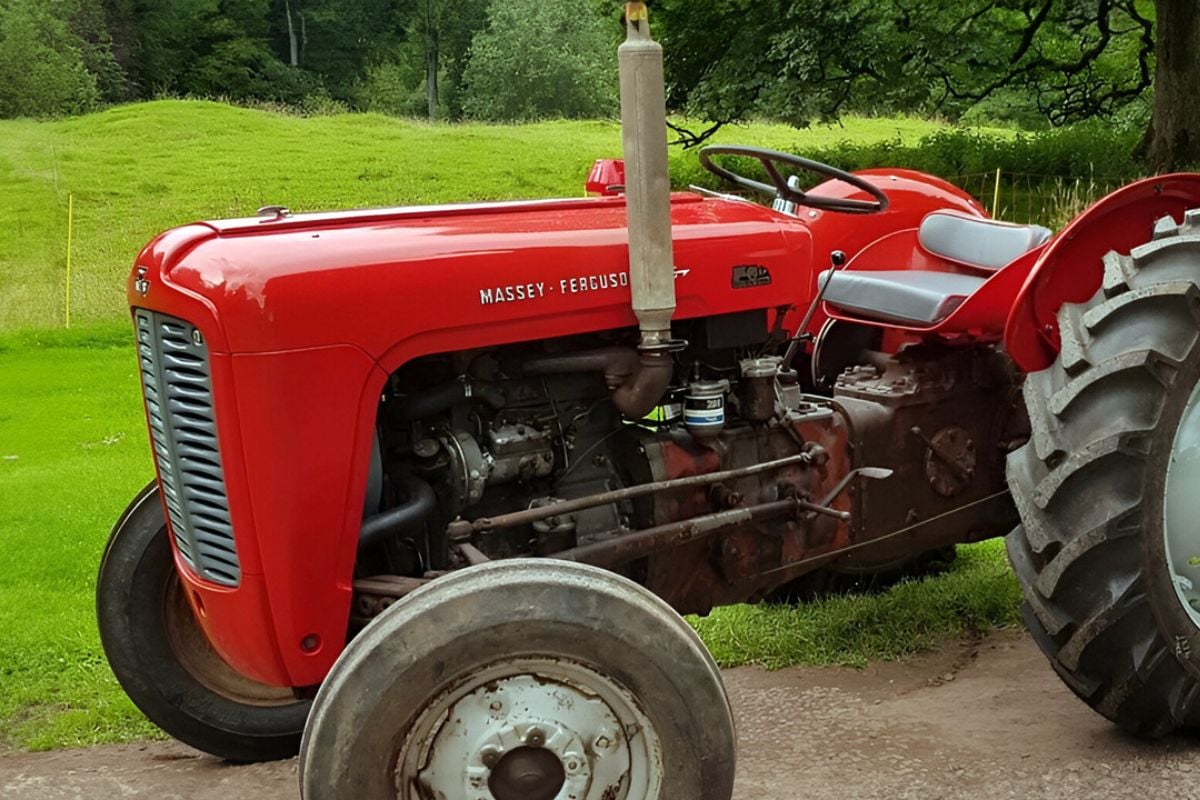 Real Farm Old vs New Tractor Driving Experience from Trackdays.co.uk