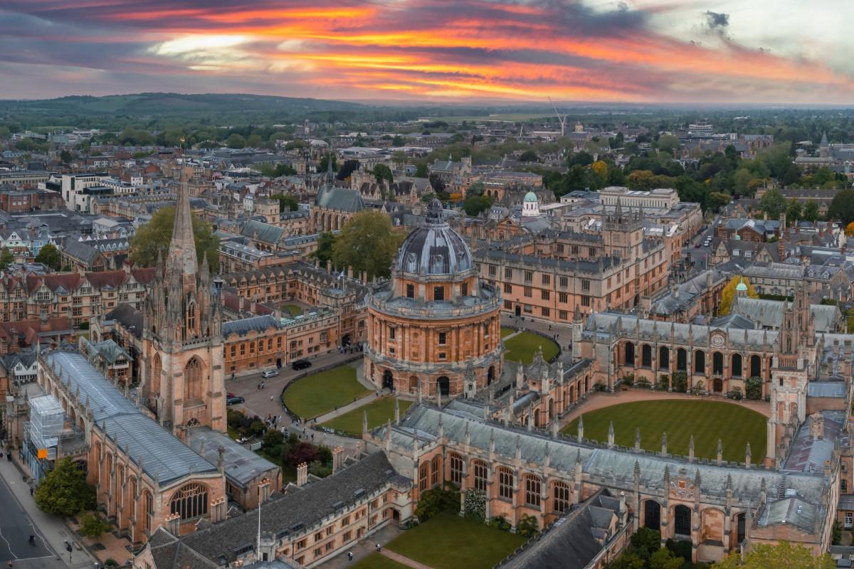 Oxford City Helicopter Sightseeing Tour for One Experience from Trackdays.co.uk