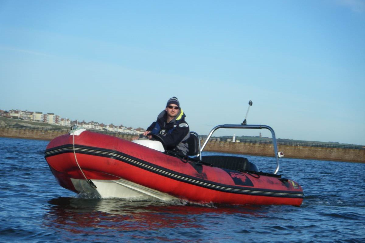 Powerboat Sunderland for Two Driving Experience 1