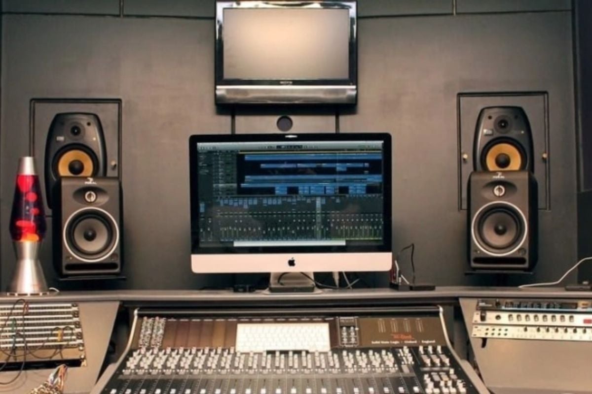 Professional Recording Studio and Music Video Experience in Essex Experience from Trackdays.co.uk