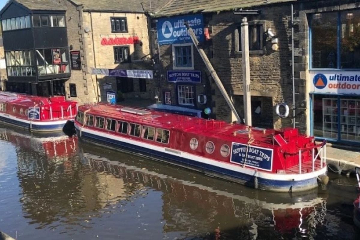 Roast Dinner Cruise in Skipton for Two Experience from Trackdays.co.uk