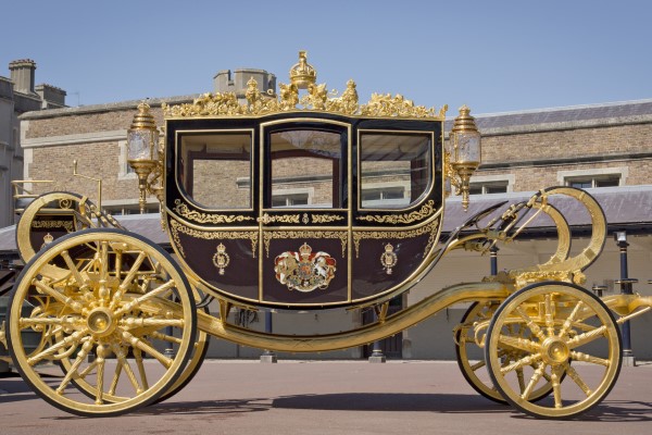 Royal Mews Entry and Sparkling Afternoon Tea for Two Driving Experience 1