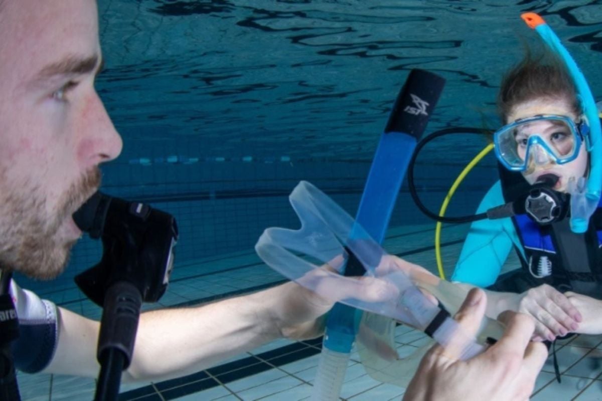 Scuba Diving Lesson in Cambridgeshire Experience from Trackdays.co.uk