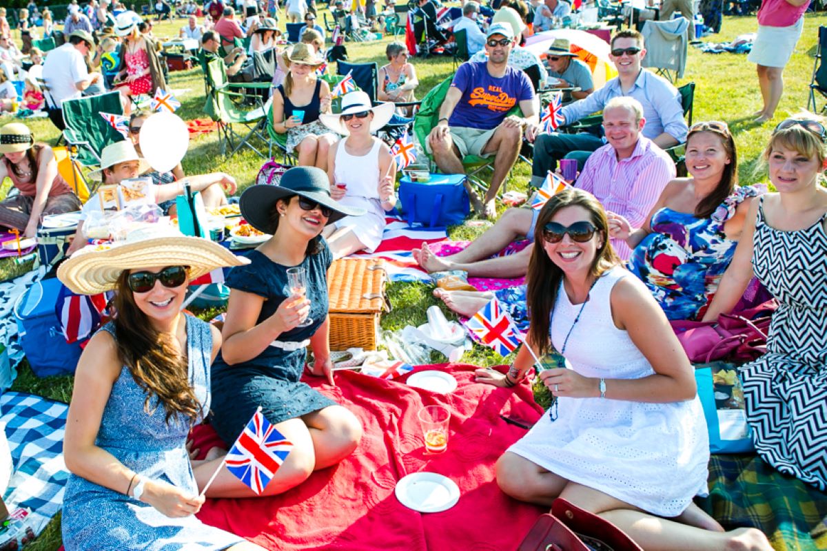 Summer Proms With Prosecco for Two - Nationwide Experience from Trackdays.co.uk