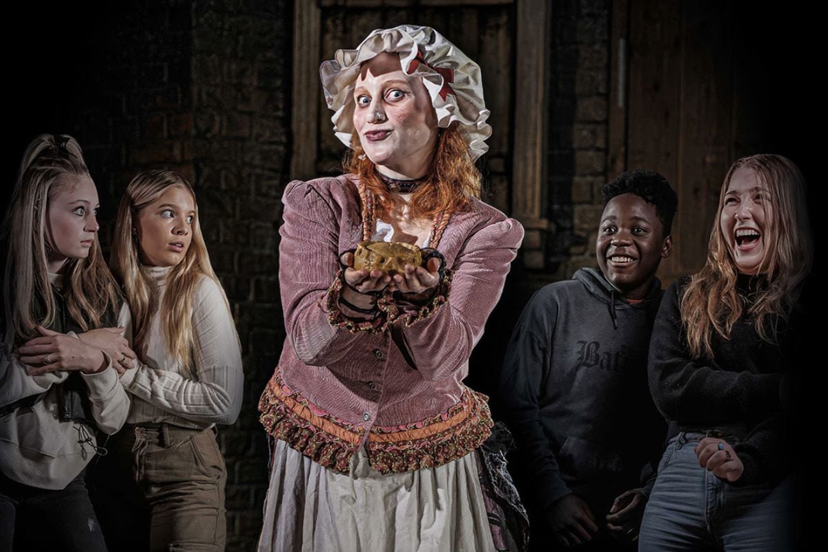 The London Dungeon Tickets & Meal for Two Offer Driving Experience 1