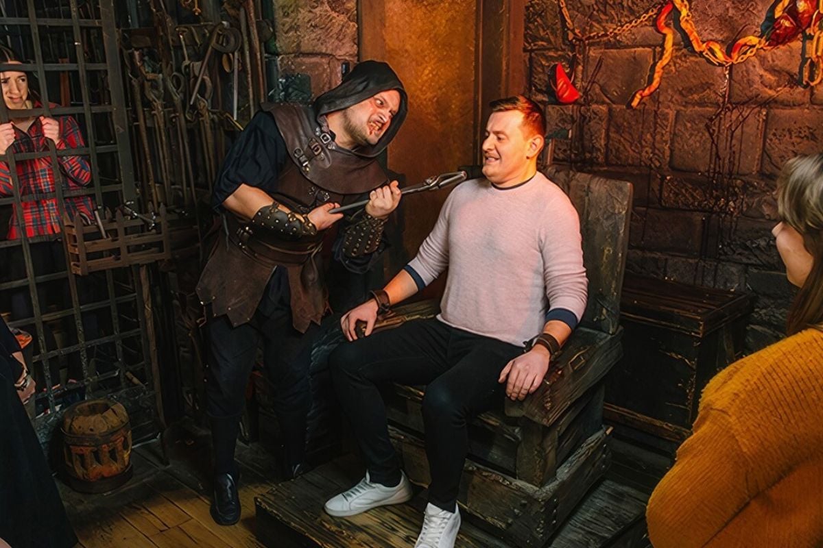 The London Dungeon with Two-course Meal for Two Driving Experience 1