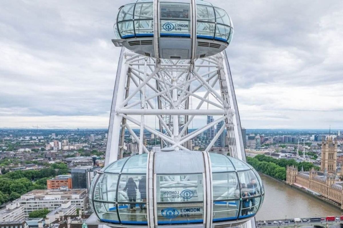 The London Eye and Two-course Meal for Four (2 Adults and 2 Children) Driving Experience 1