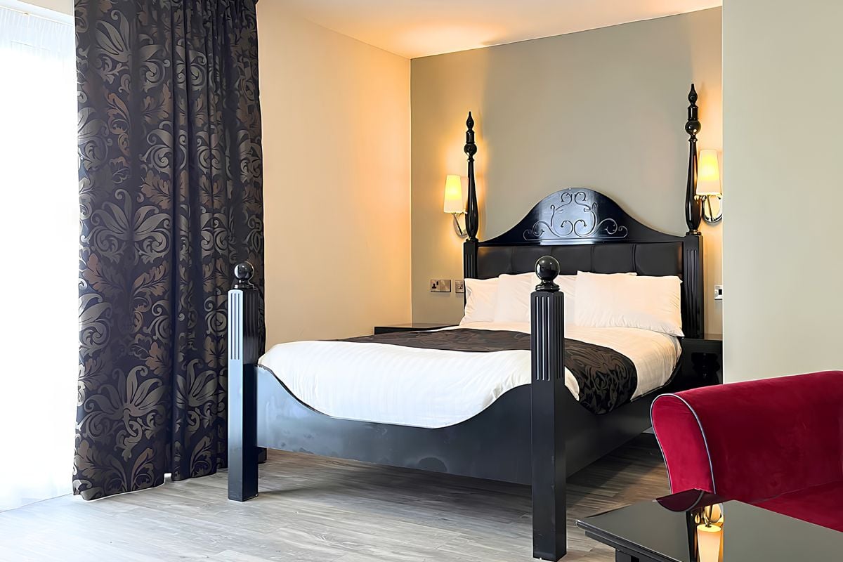 The Skipton One Night Break with Breakfast and Dinner for Two Driving Experience 1