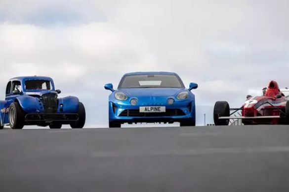 Knockhill Racing Circuit: Triple Track Racing Session Experience from Trackdays.co.uk