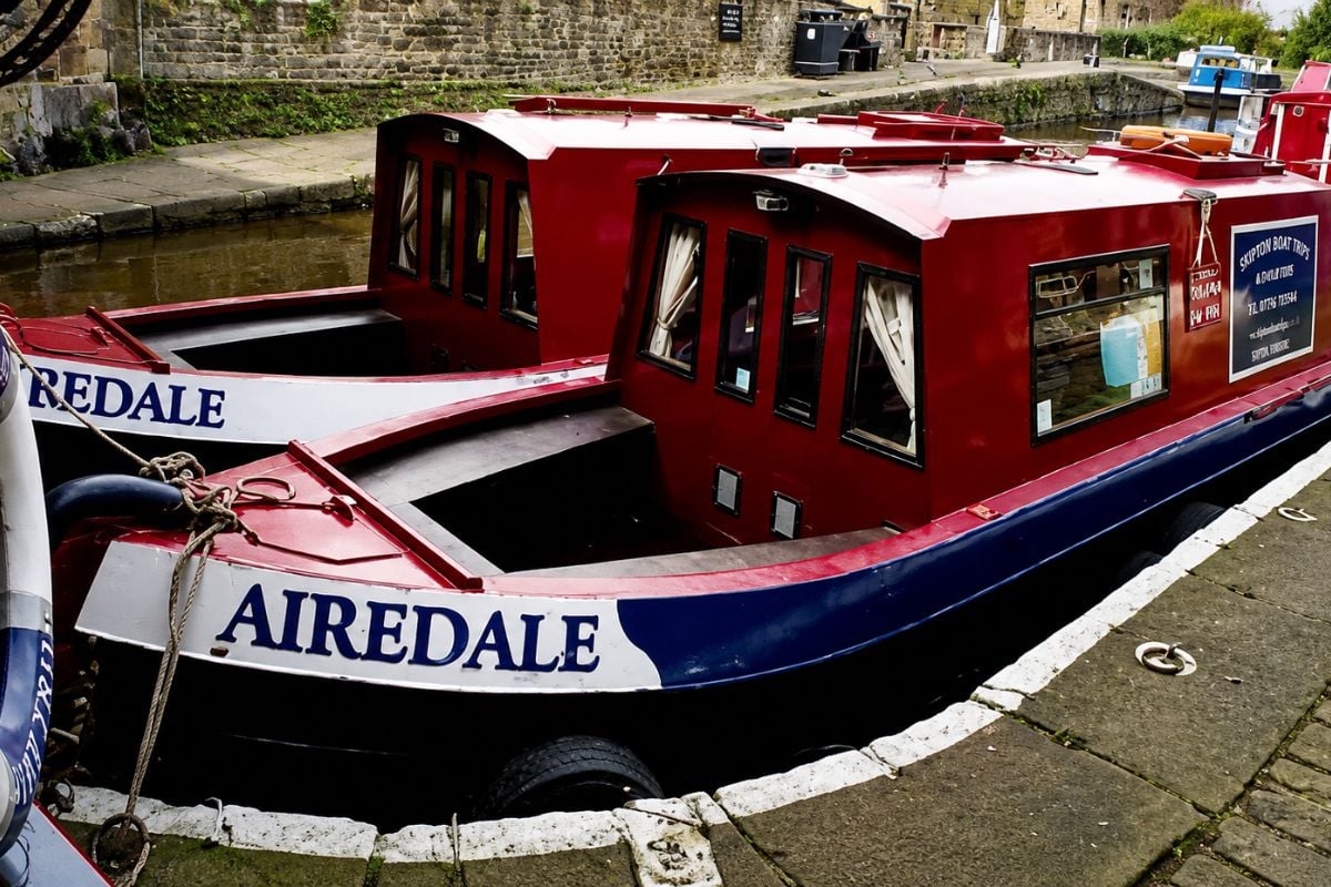 Weekday Canal Boat Hire in Skipton for Ten People Driving Experience 1
