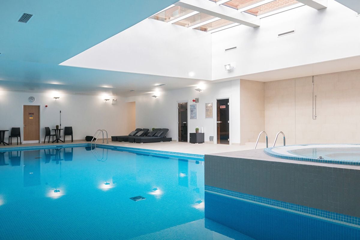 Weekday Rose Package Spa Experience with Lunch at The Oxfordshire Driving Experience 1