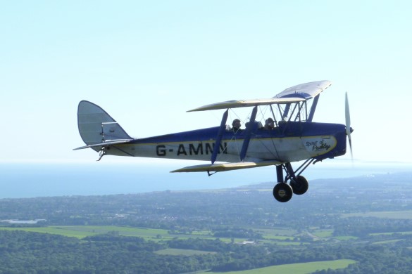 置物 40s vintage plane Europe Aerobatic Flight in a Vintage Biplane over the Brighton Coastline